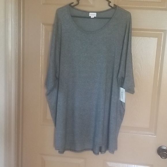 Lalarou Tops - NWT LULAROE High/Low TOP